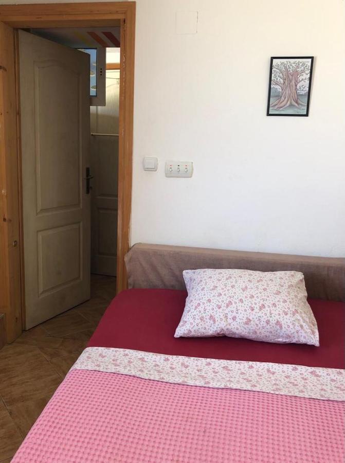 Hostel Anton Тиват Екстериор снимка