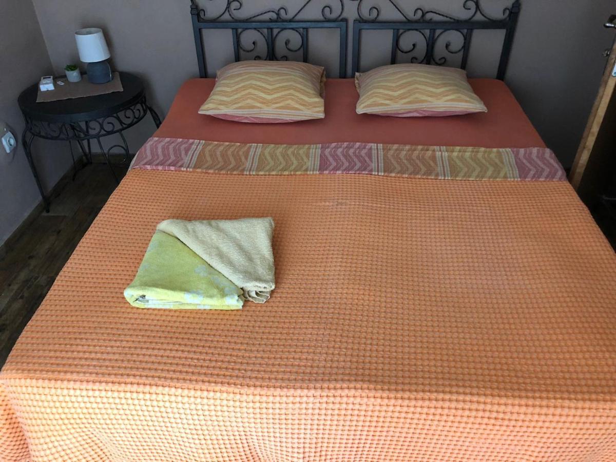 Hostel Anton Тиват Екстериор снимка