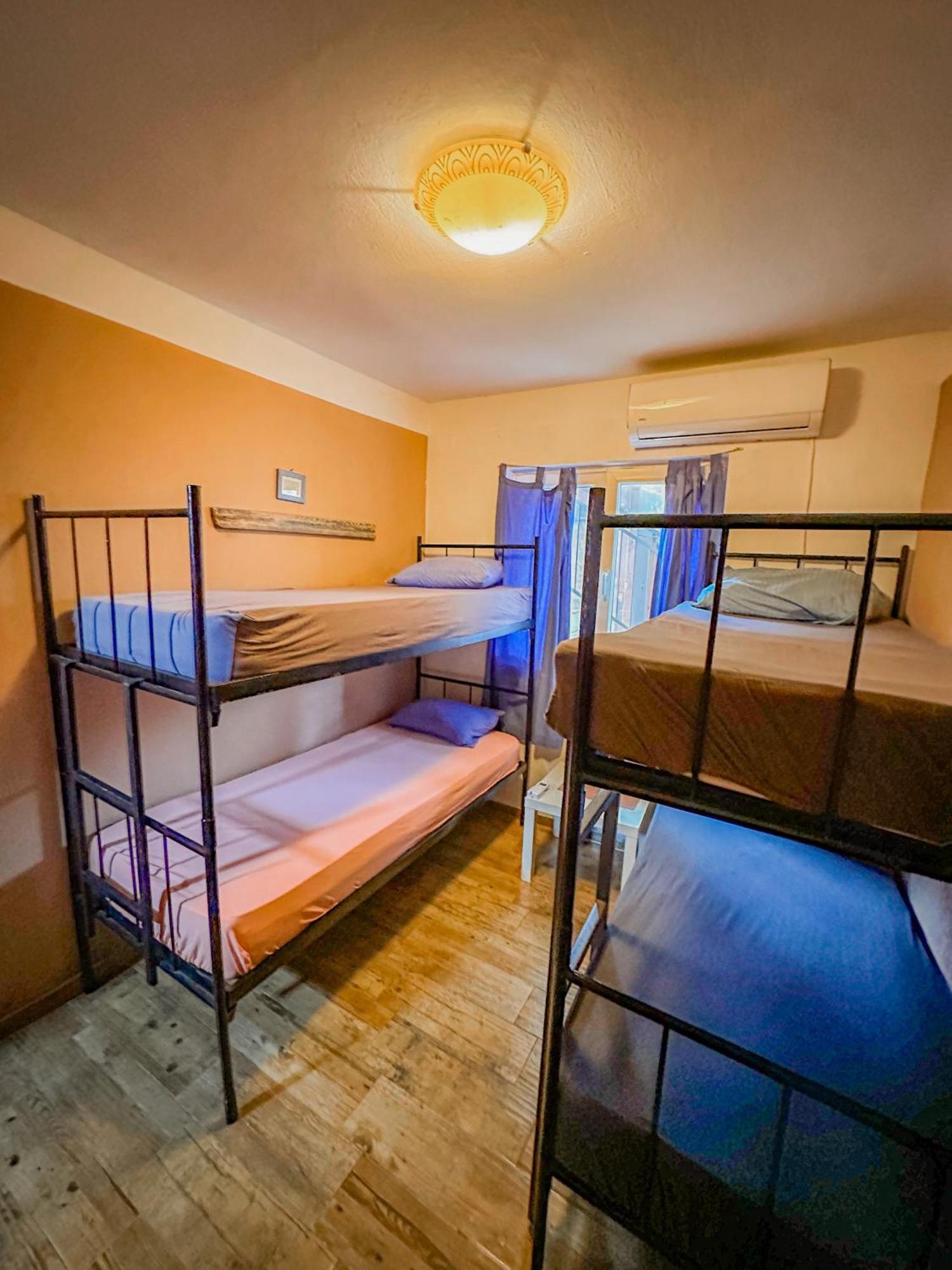 Hostel Anton Тиват Екстериор снимка