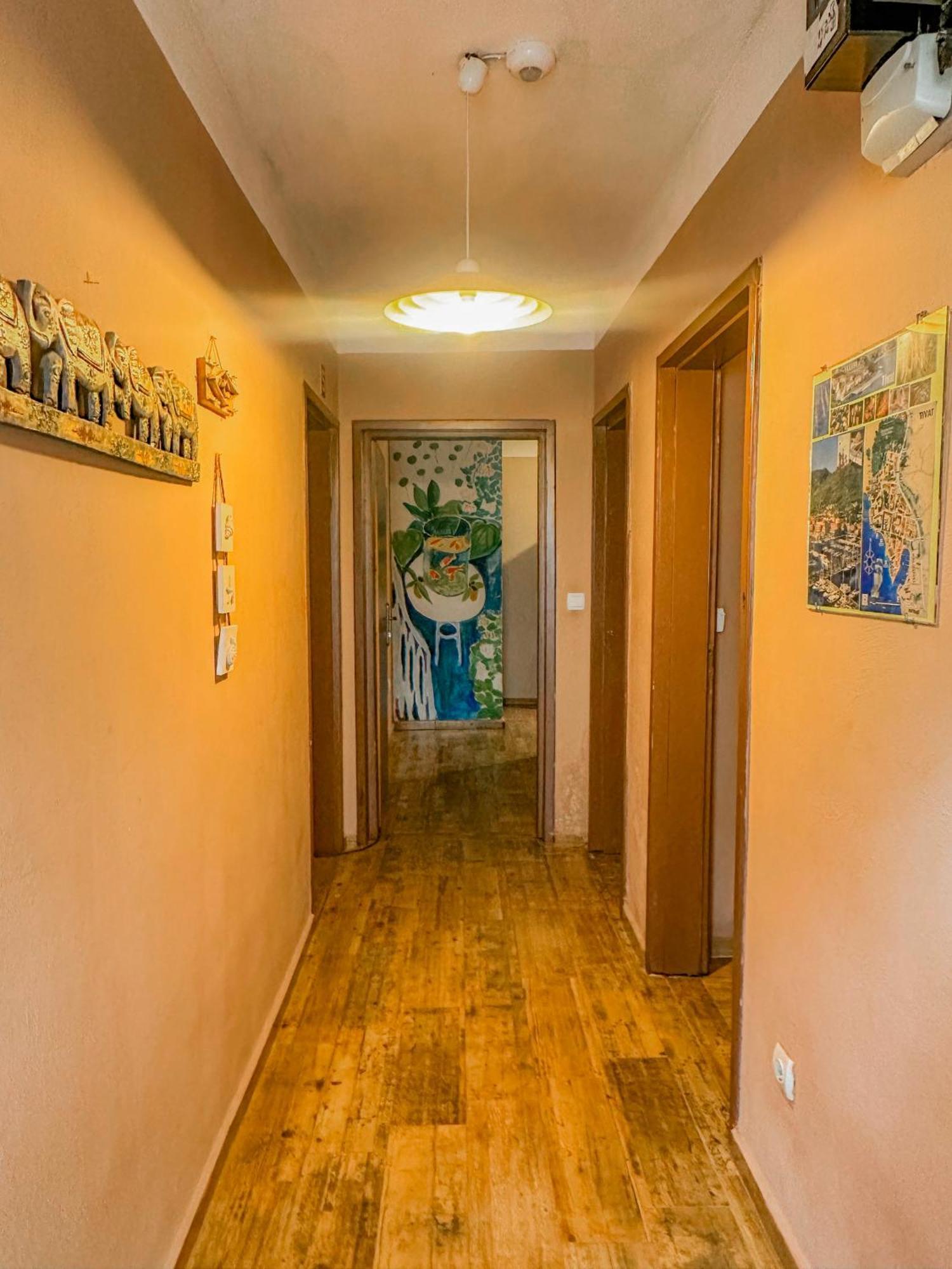 Hostel Anton Тиват Екстериор снимка