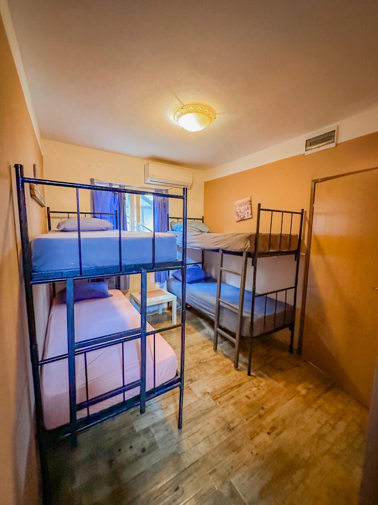 Hostel Anton Тиват Екстериор снимка