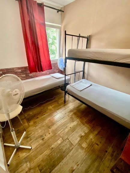 Hostel Anton Тиват Екстериор снимка