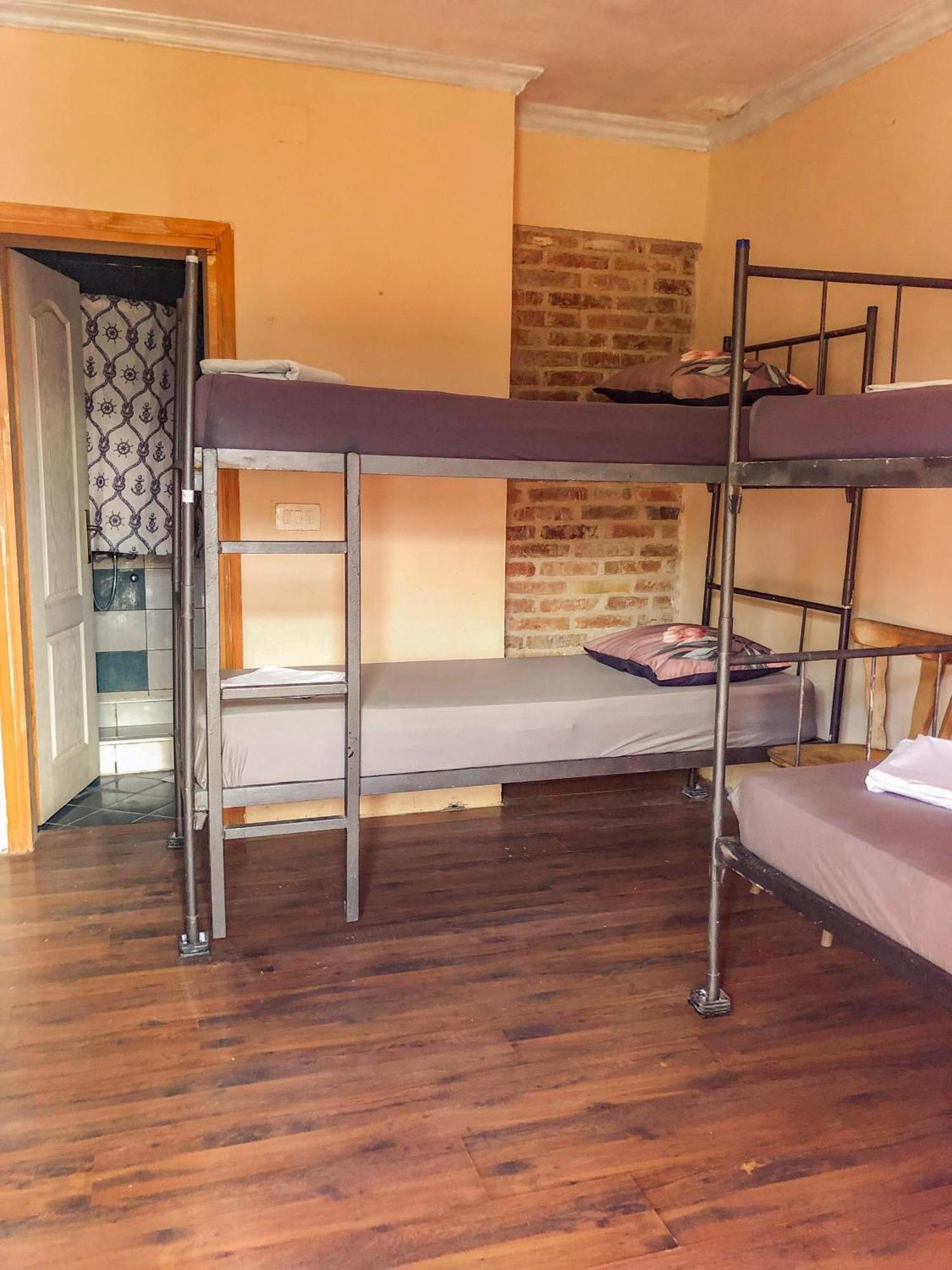 Hostel Anton Тиват Екстериор снимка