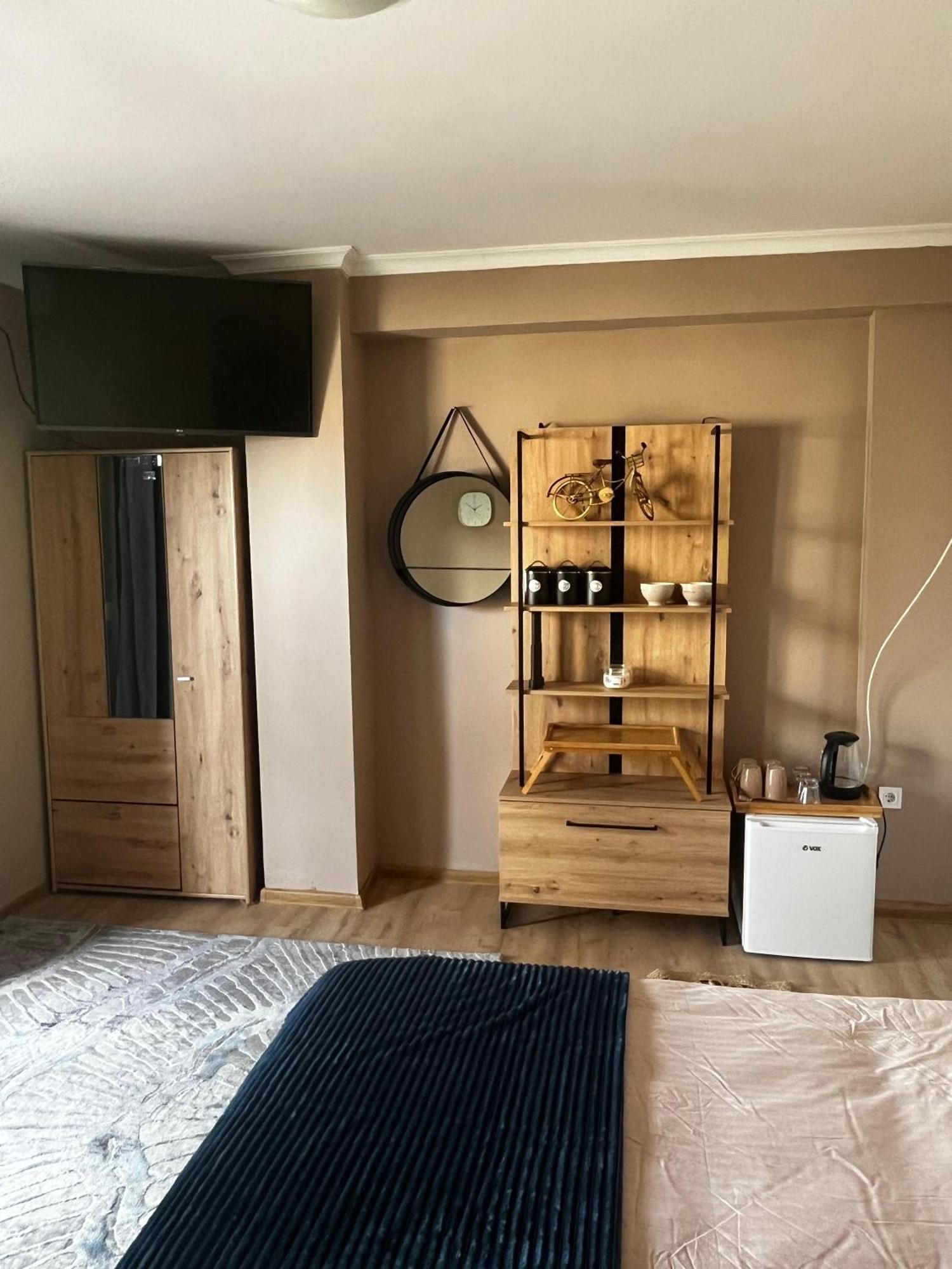 Hostel Anton Тиват Екстериор снимка