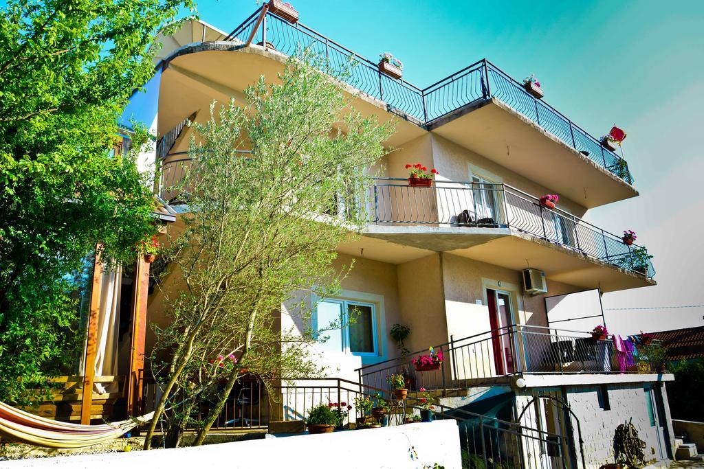 Hostel Anton Тиват Екстериор снимка