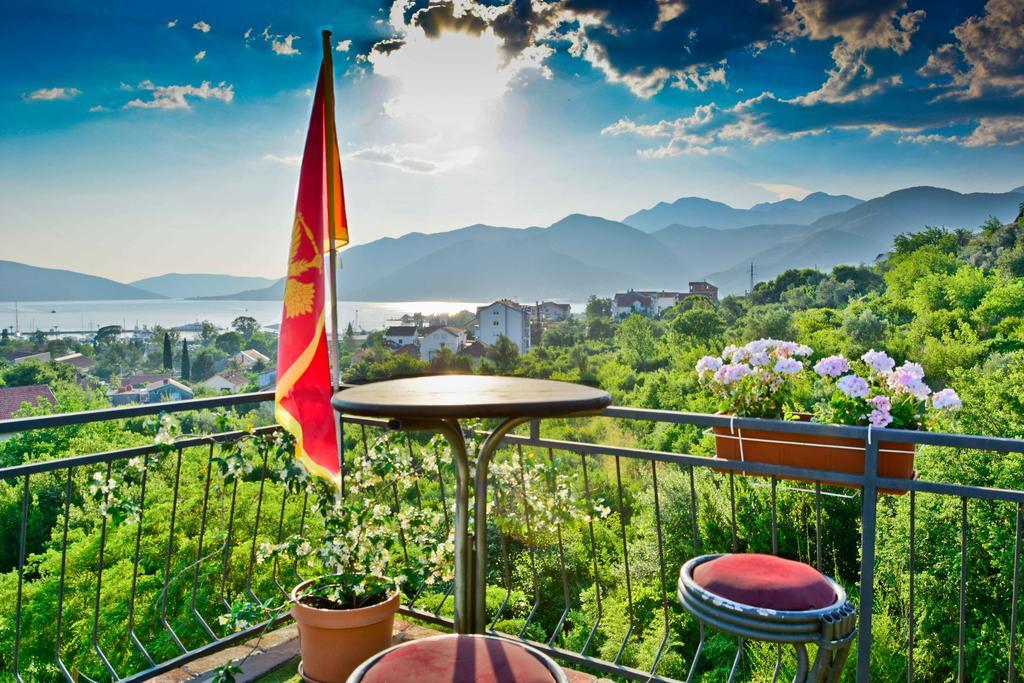 Hostel Anton Тиват Екстериор снимка