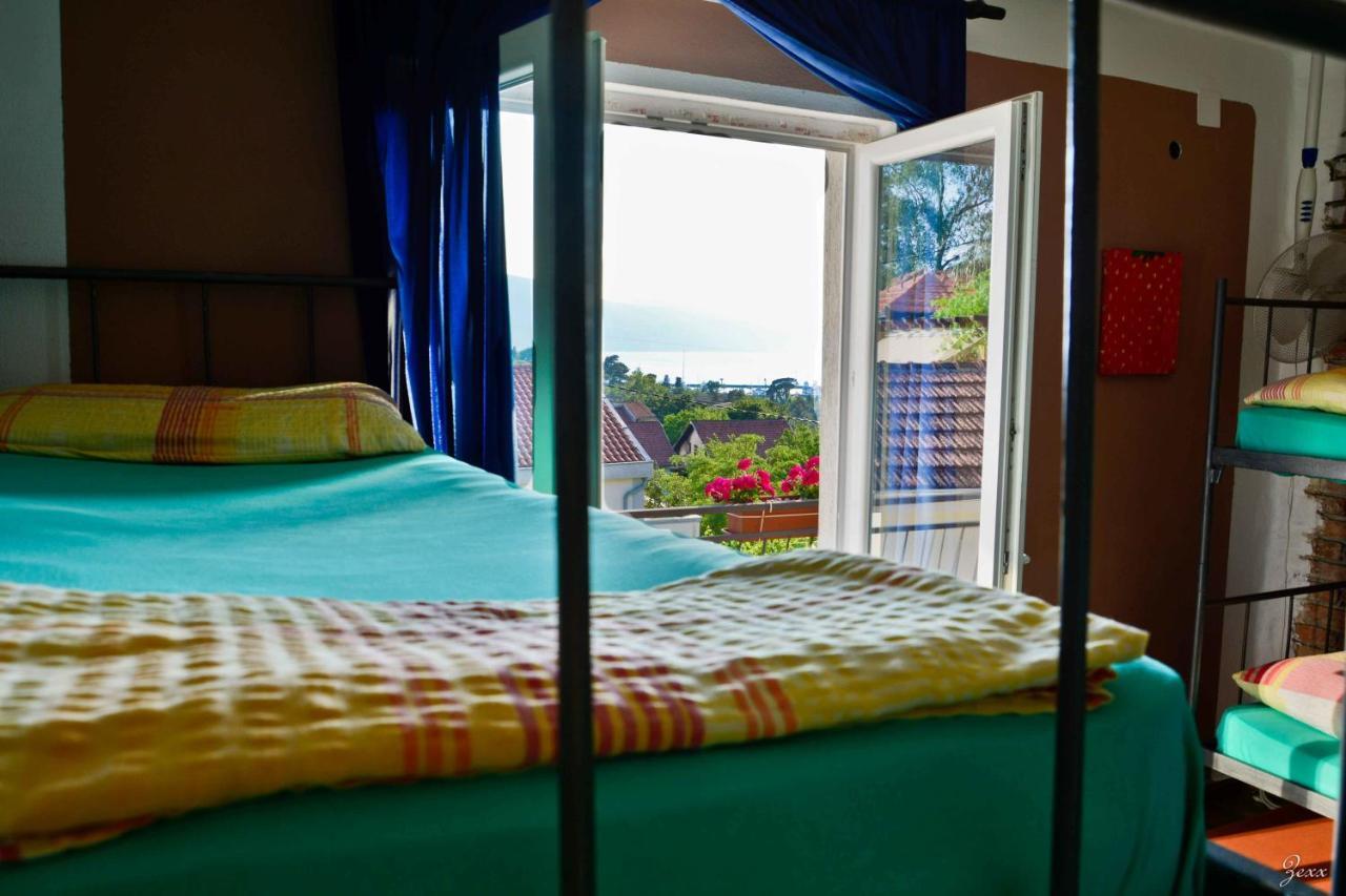 Hostel Anton Тиват Стая снимка
